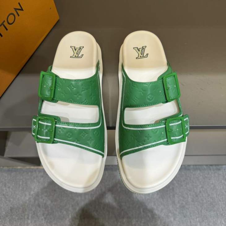 Picture of Louis Vuitton Slippers _SKULVsz38-45mnh0585715